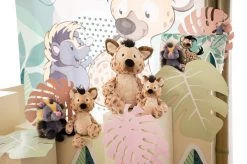 Nici 48866 Hyäne Helgi 36cm Plüsch Kuscheltier Schlenker GREEN Wild Friends -Nici 48860 10 48865 48866 48867 48863 48864 Milieu 2048x1356 1
